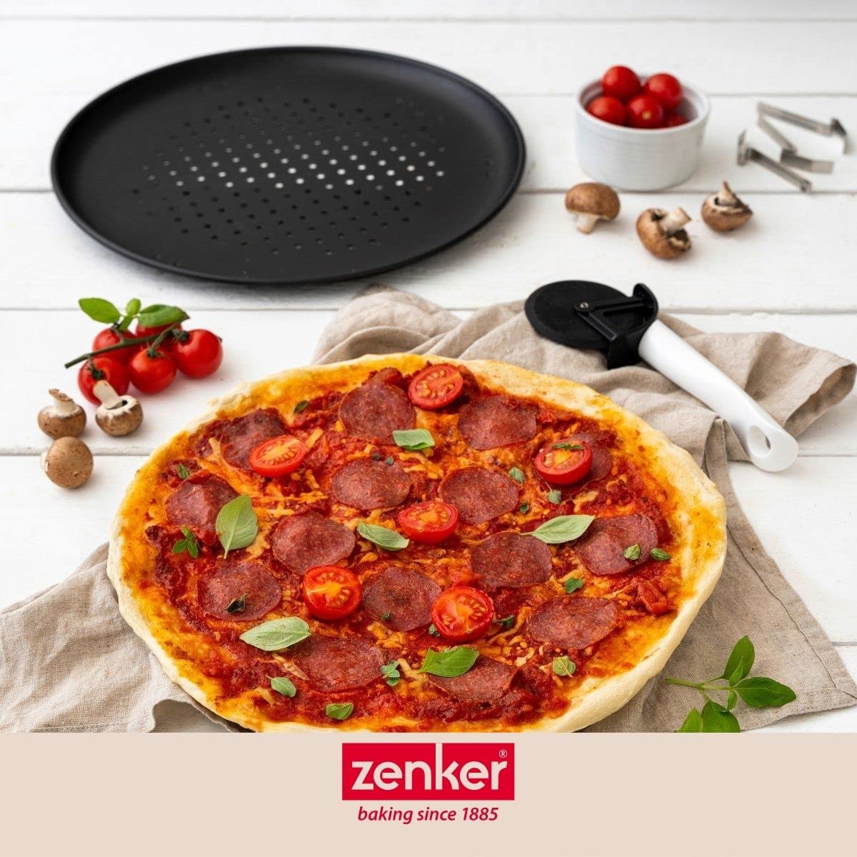 zenker-black-metallic-set-2-plaques-pizza-perfor-e-32-cm-roulette image 6